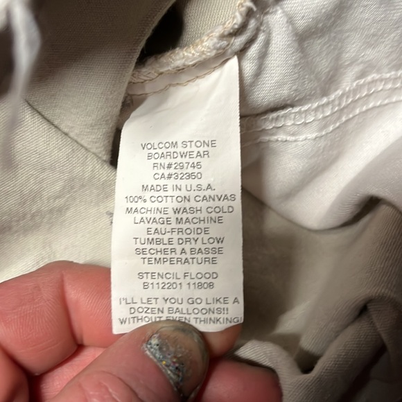 Beige and pink Volcom Stone Capris. Wide leg Juniors size 3. Never worn - Picture 4 of 6